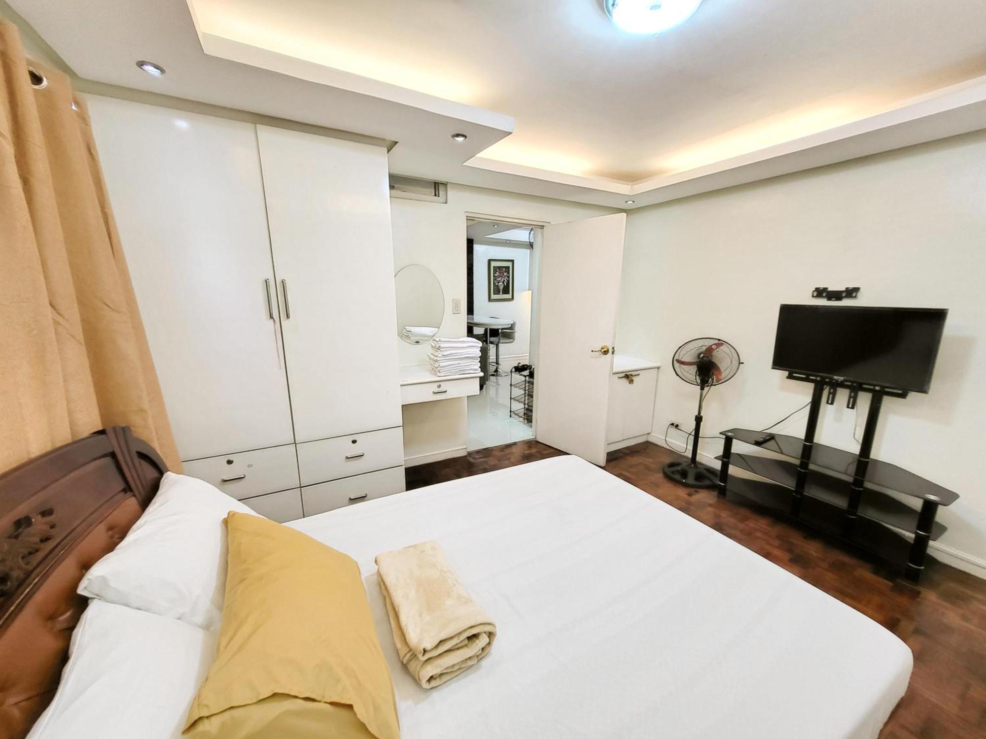 Golden Queen Apartment