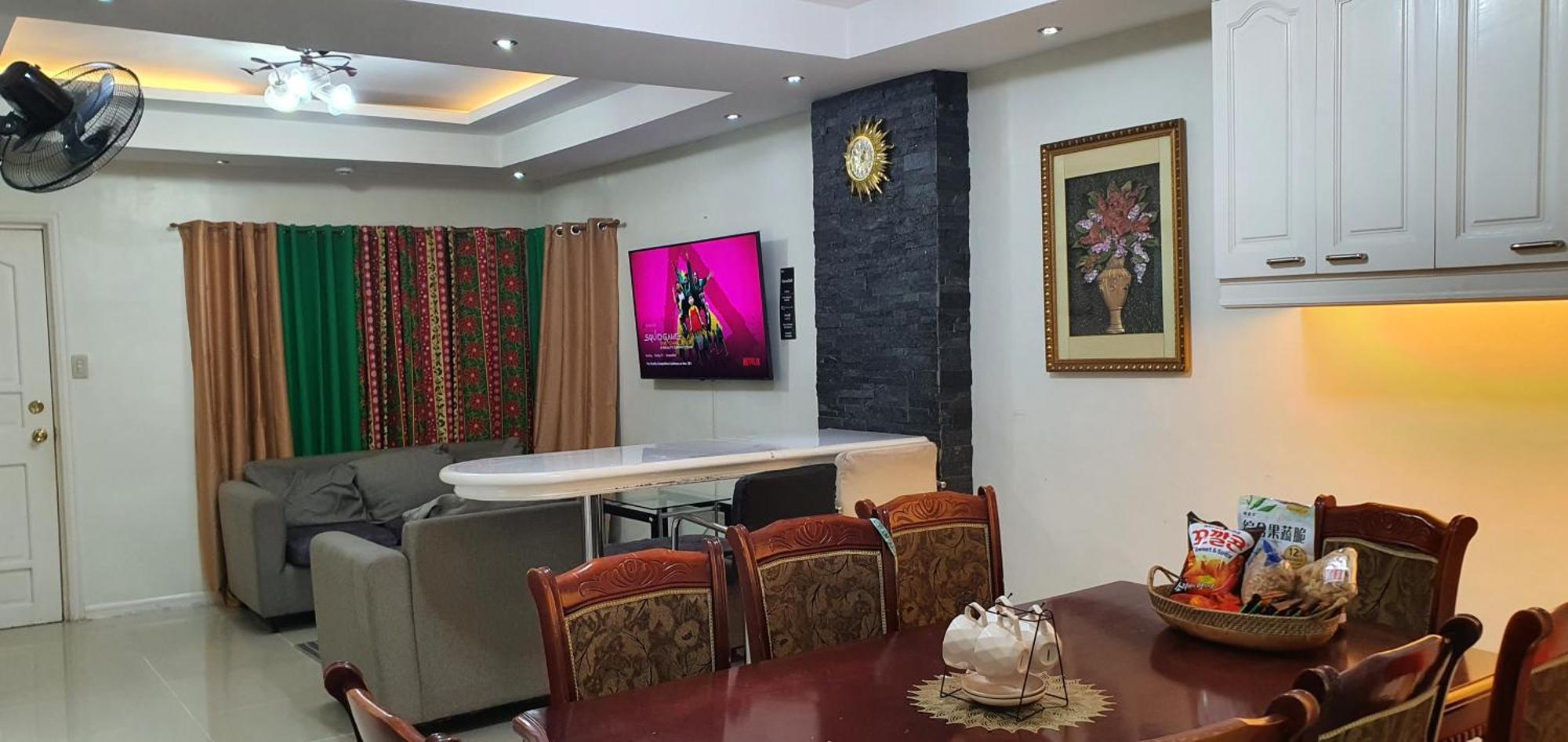 Golden Queen Apartment *